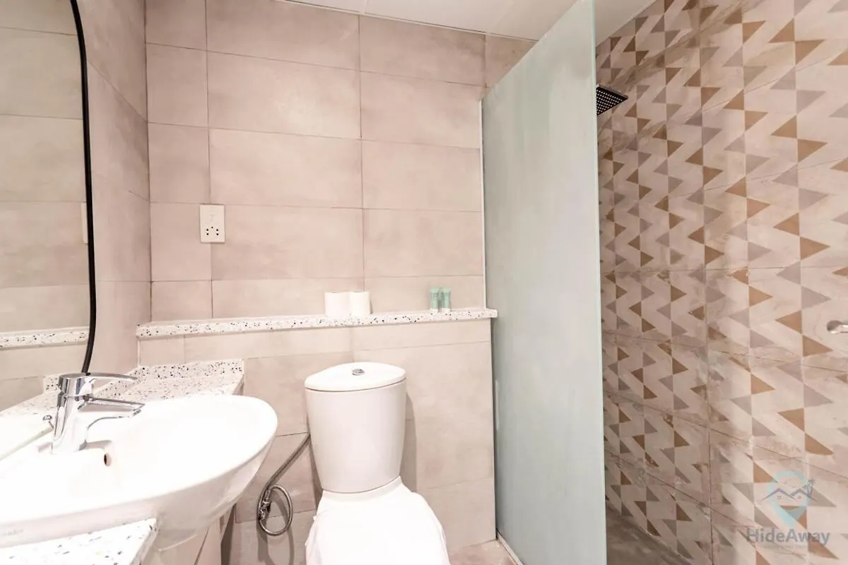 Lake Views Stunning Studio L 1 Min Walk To Metro Dubai